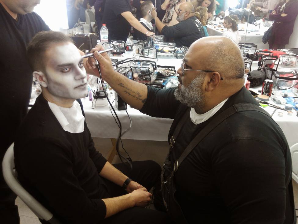 El famoso maquillador Lewis Amarante cierra laEscuela de Mayordomos más cinematográfica