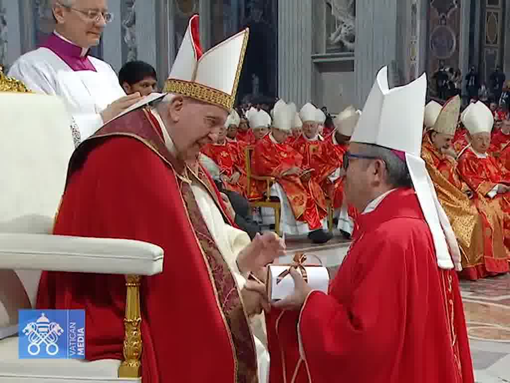 El Papa Francisco concede a Luis Argüello el Palio Arzobispal