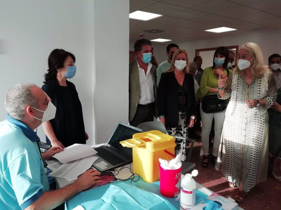 Colombo anima a los colectivos más vulnerables a vacunarse de la gripe y el Covid