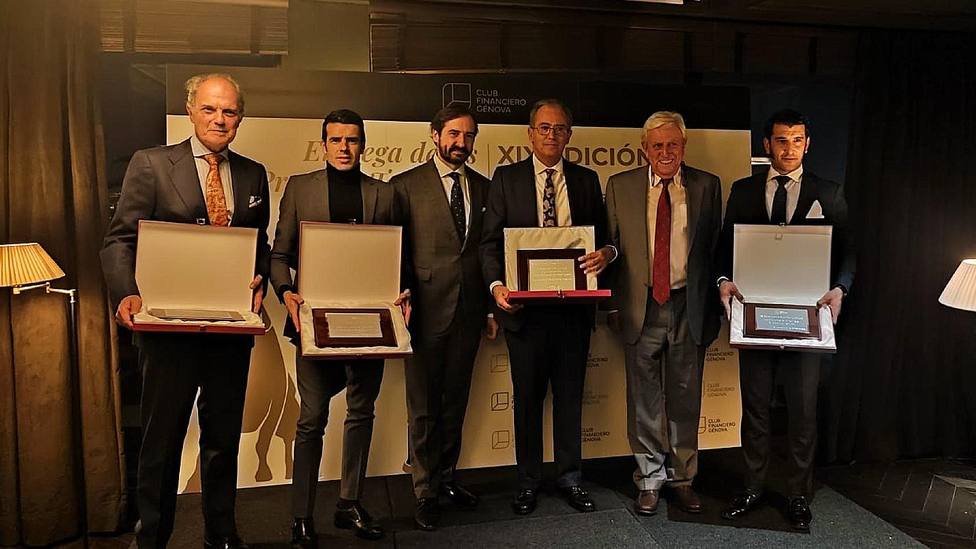 Foto de familia de los premiados por el Club Financieron Génova de Madrid