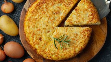 La tortilla de patatas española perfecta (jugosa, alta, y