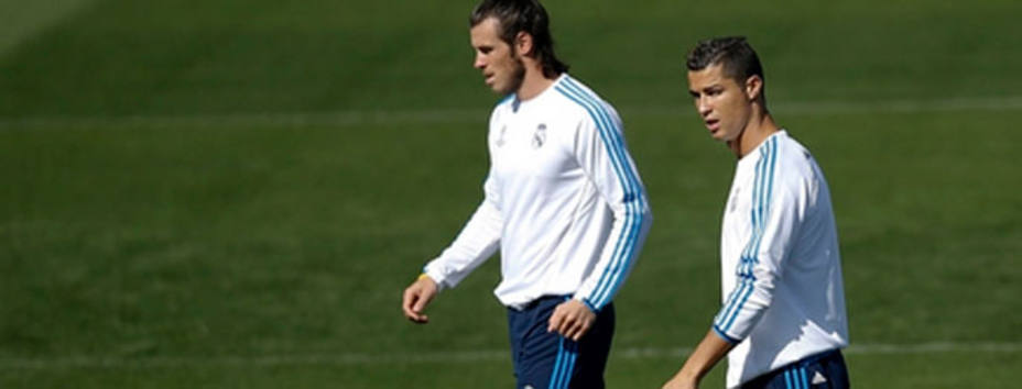 Gareth Bale y Cristiano Ronaldo, juntos, en un entrenamiento del Real Madrid. REUTERS