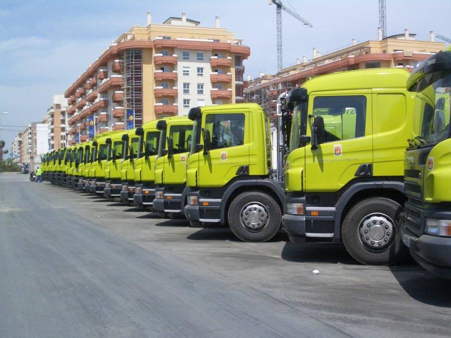 Camiones del servicio de limpieza Limasa