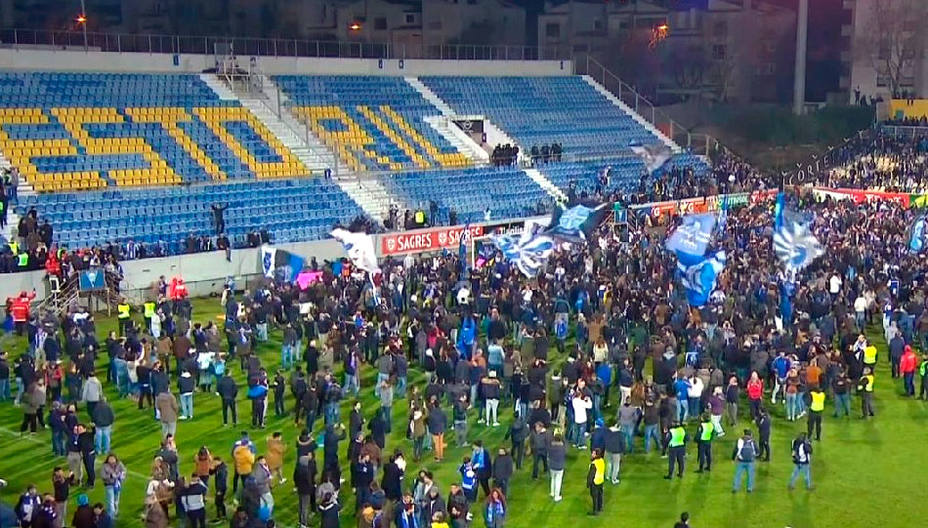 Imagen de la grada desalojada en el estadio del Estoril (IMAGEN TV)