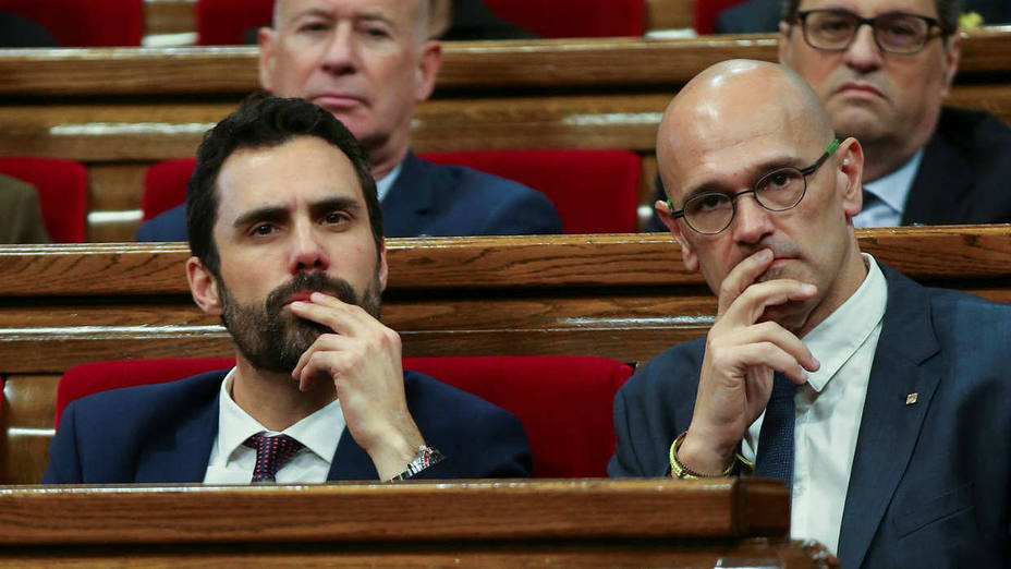 Deputies Torrent and Romeva attend the first session of Catalan Parliament after the regional elections in Barcelona