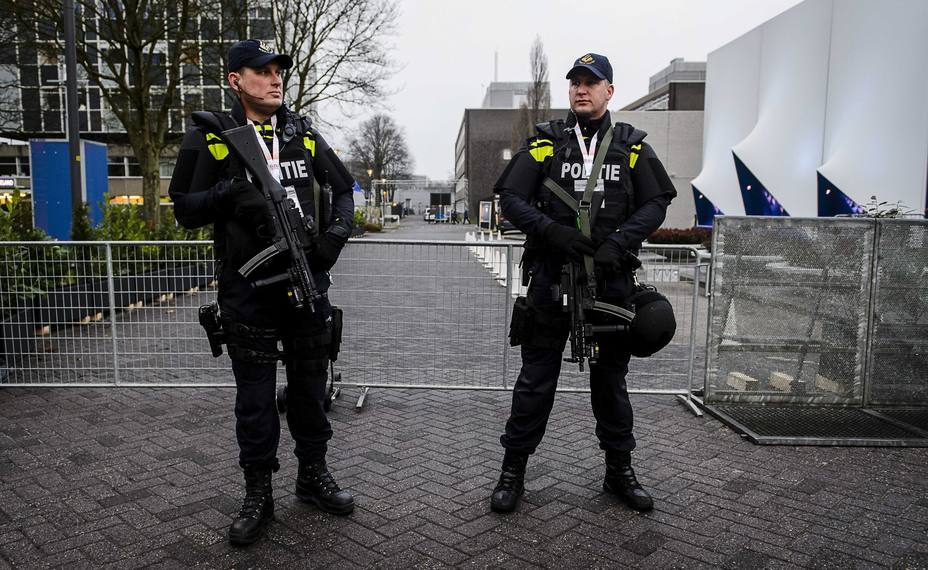 Al menos un muerto y dos heridos en tiroteo en el centro de Ámsterdam