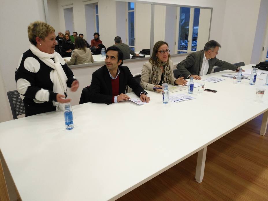 Ayer se produjo la reunión en la sede de la AAVV de Ferrol Vello.