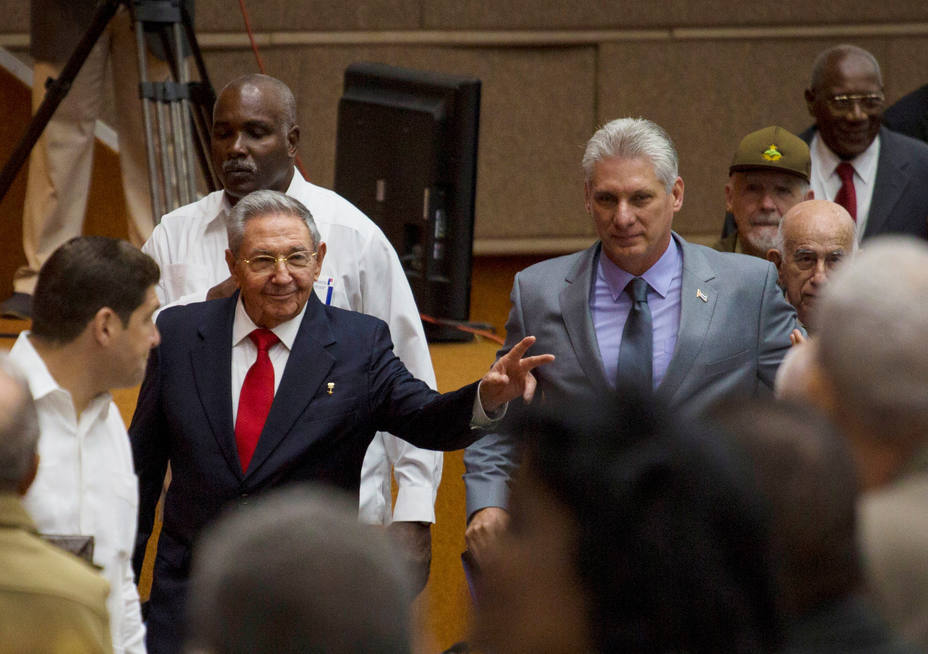 Cubas President Raul Castro and First Vice-President Miguel Diaz-Canel arrive for a session of the National Assembly in Havana