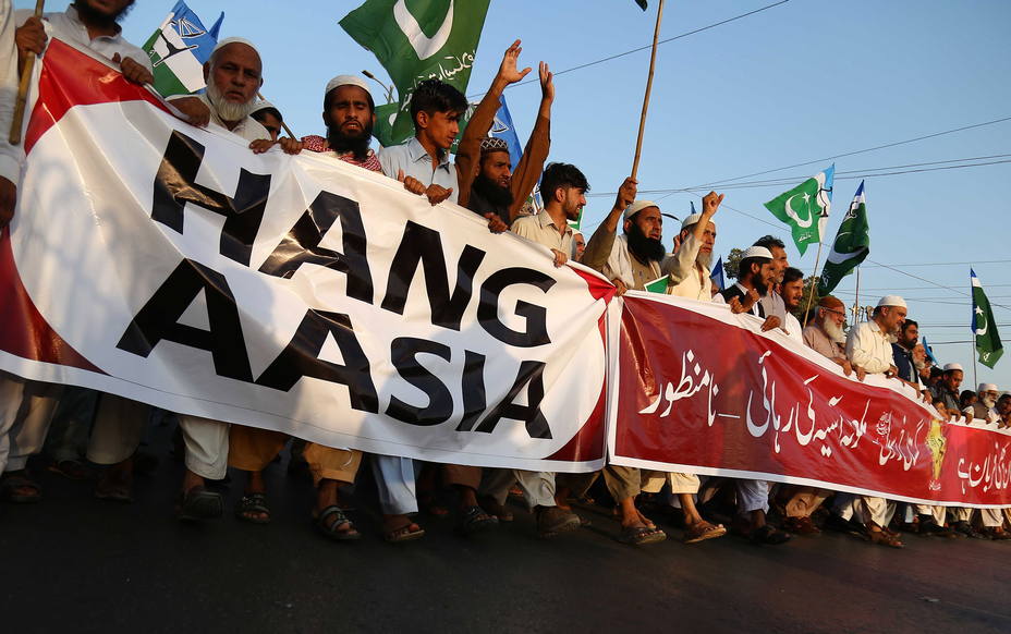 Protests after top Pakistan court commutes Asia Bibis death sentence