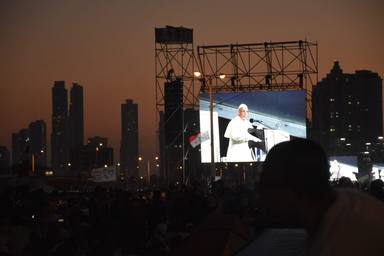 El Papa Francisco, en una de las pantallas gigantes durante la Vigilia