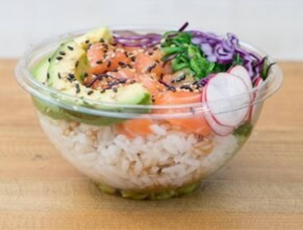 La franquicia de restaurantes Aloha Poké cambia el plástico de sus bowls por materiales biodegradables
