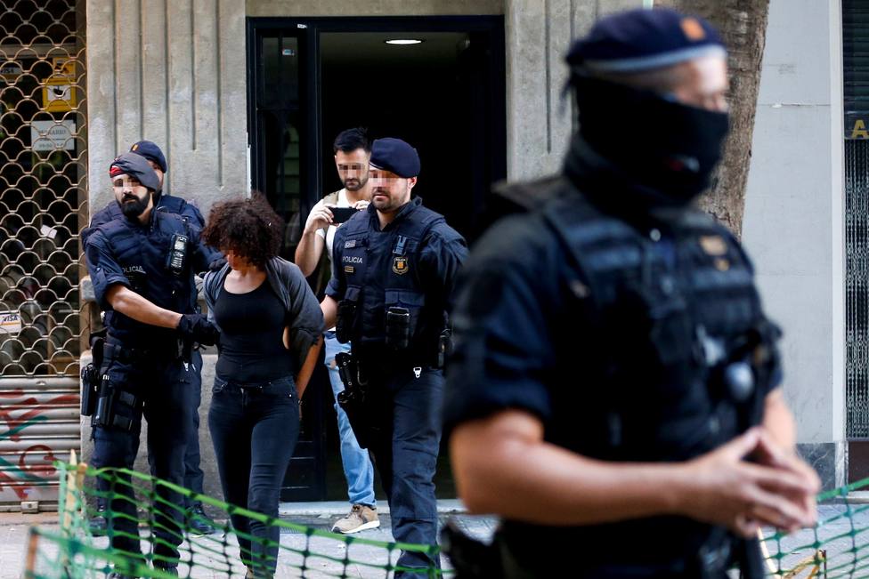 Antidisturbios de los Mossos refuerzan la seguridad en el centro de Barcelona