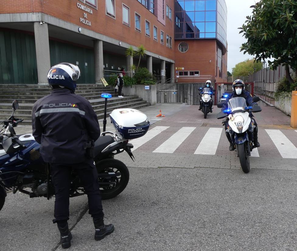 Foto agentes de la Policía Nacional en motocicleta (CNP)