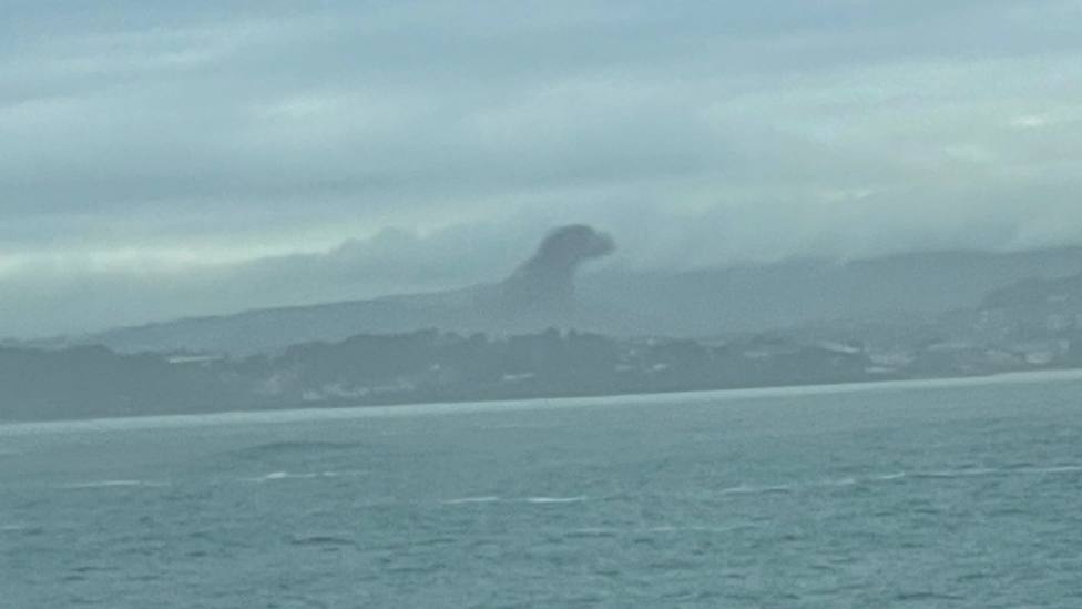 Nube con forma de Godzilla
