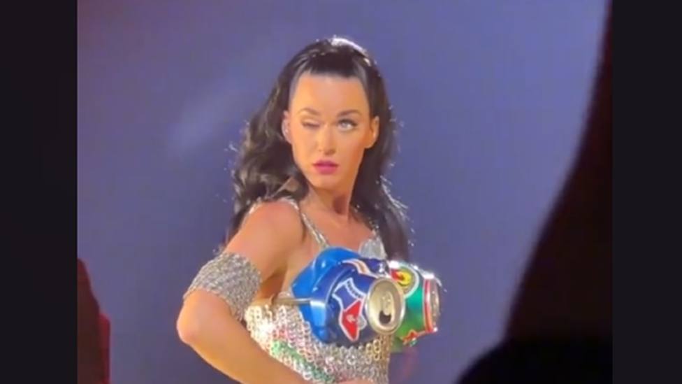 Este es el motivo por el que Katy Perry perdió el control del párpado de su ojo en pleno concierto