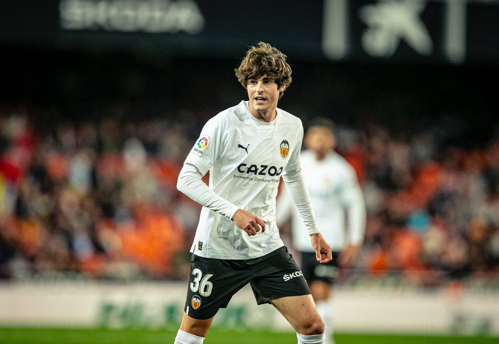 Javi Guerra en su debut liguero con el Valencia CF