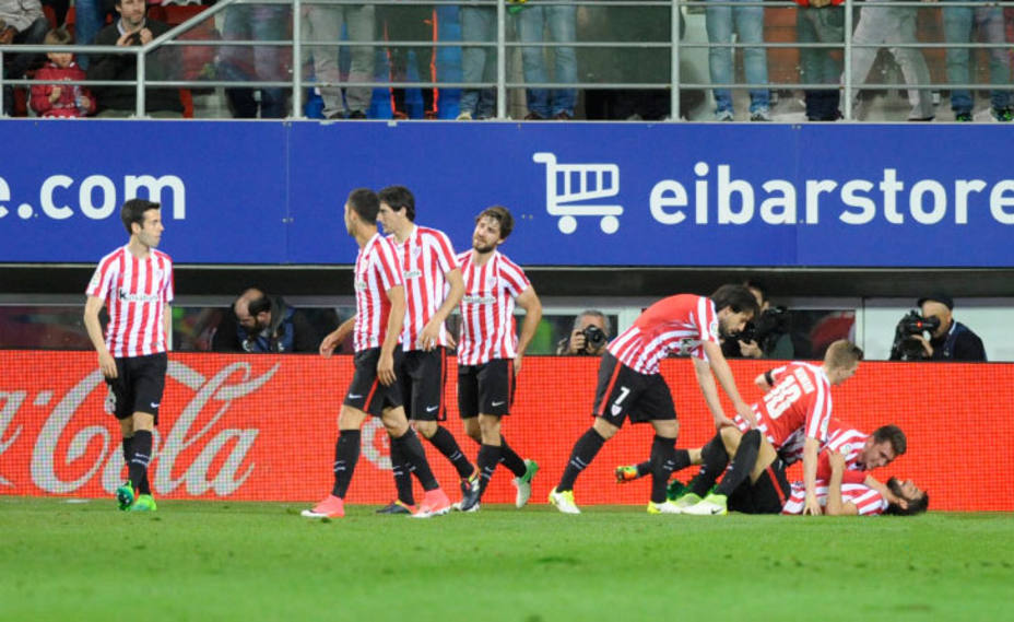 El Athletic celebra el gol de Raúl García en Ipurua (@LaLiga)