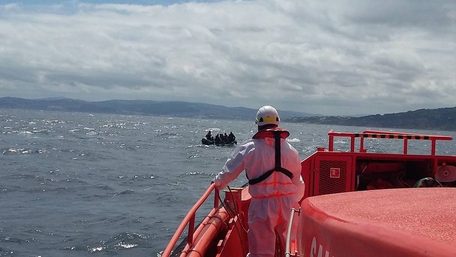Rescatadas 206 personas, entre ellas seis niños, de cuatro pateras en el mar de Alborán