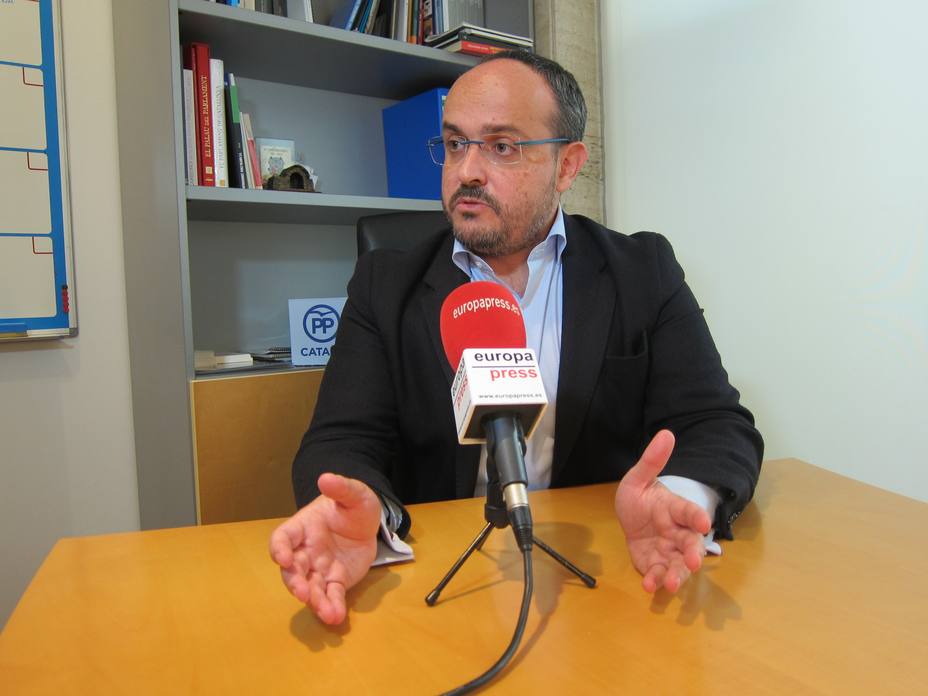Alejandro Fernández (PP): Un consejero que no defiende a Mossos no puede seguir en el cargo