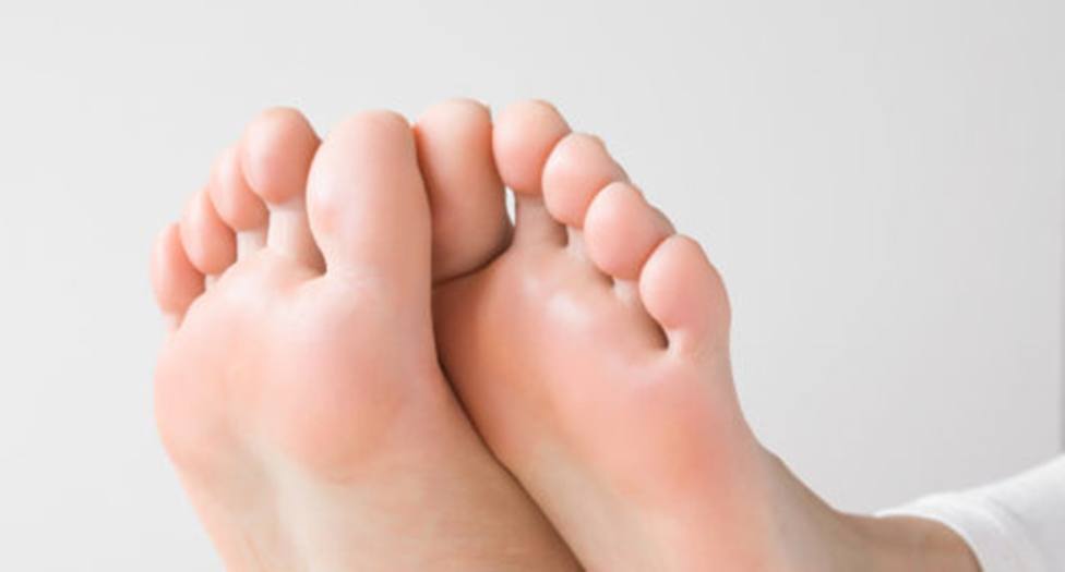 Podólogos aconsejan en verano una hidratación exhaustiva para evitar grietas en los pies