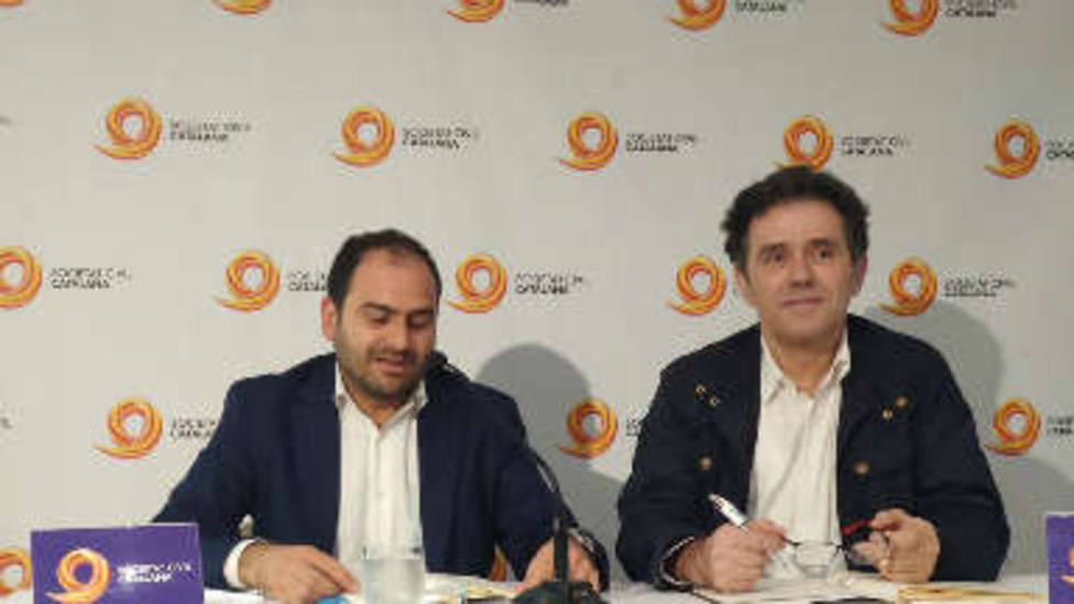 El médico Àlex Ramos junto a Fernando Sánchez Costa de SCC