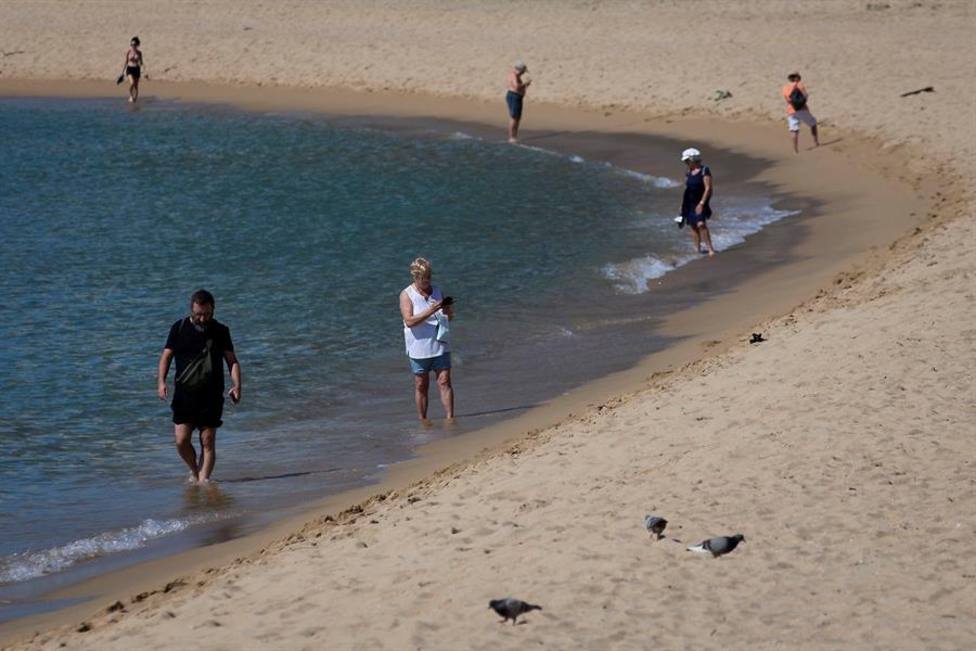 ¿Es necesario ir duchados a la playa para evitar el contagio de coronavirus?