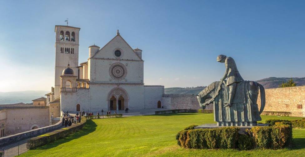 TRECE emite este sábado la Misa del Papa desde el convento de Asís
