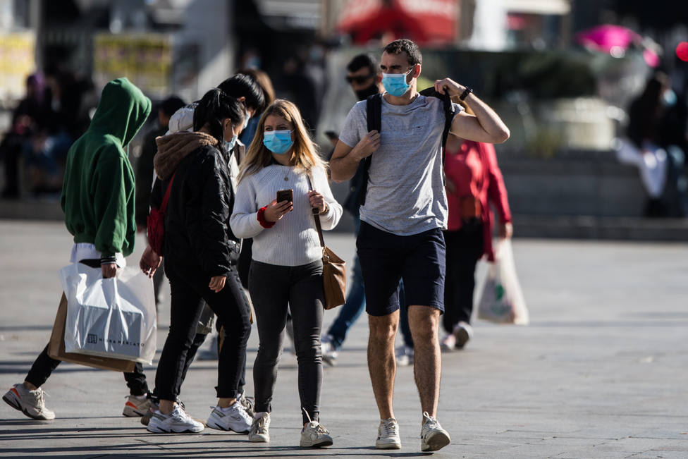 París prohíbe los patinetes eléctricos y Almeida rechaza emular la medida  en Madrid - Libre Mercado