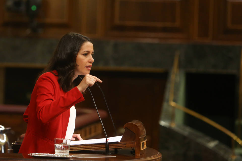 Arrimadas le pide a Sánchez que aclare si va a aprobar los Presupuestos con Ciudadanos o con ERC y Bildu