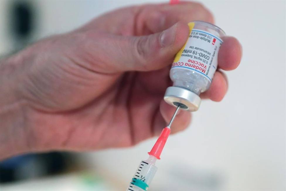La OMS aprueba el uso de la vacuna de Moderna contra la covid-19
