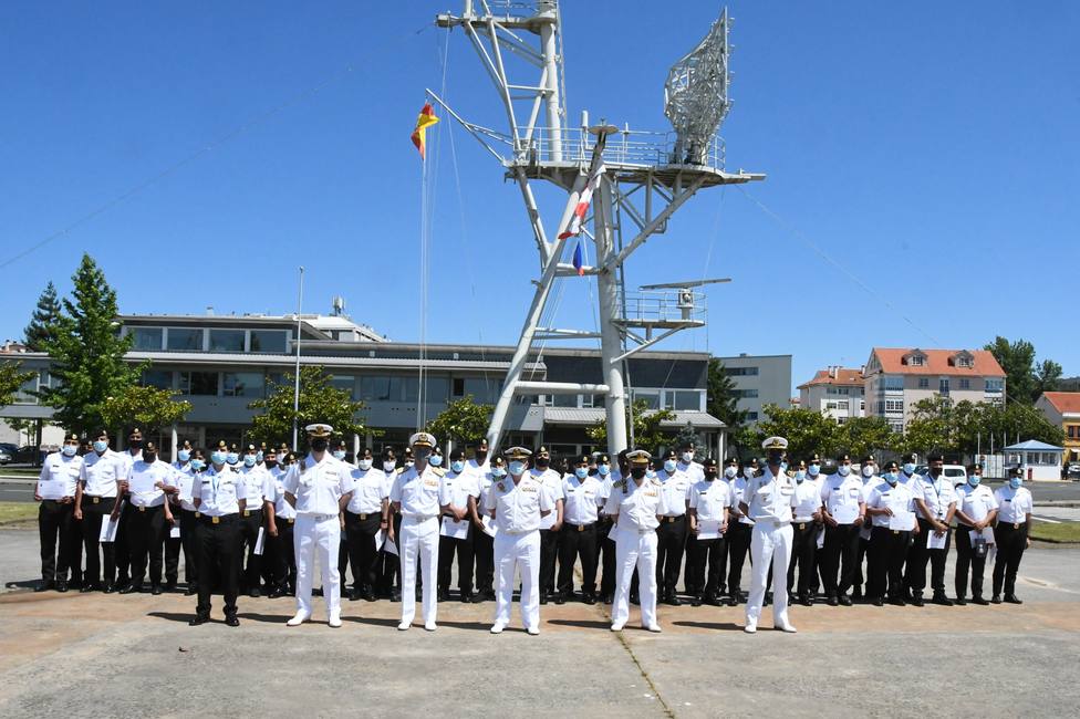 El acto contó con la presencia de los Comandantes-Directores de las dos Escuelas de la Armada en Ferrol