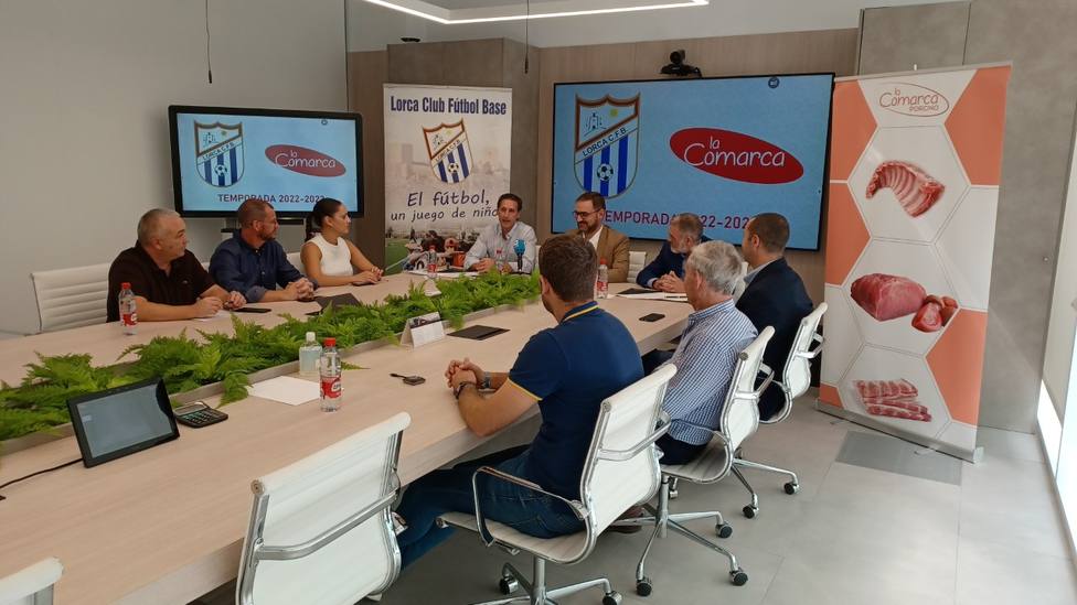 Lorca CF Base y La Comarca Meats renuevan su convenio de colaboración