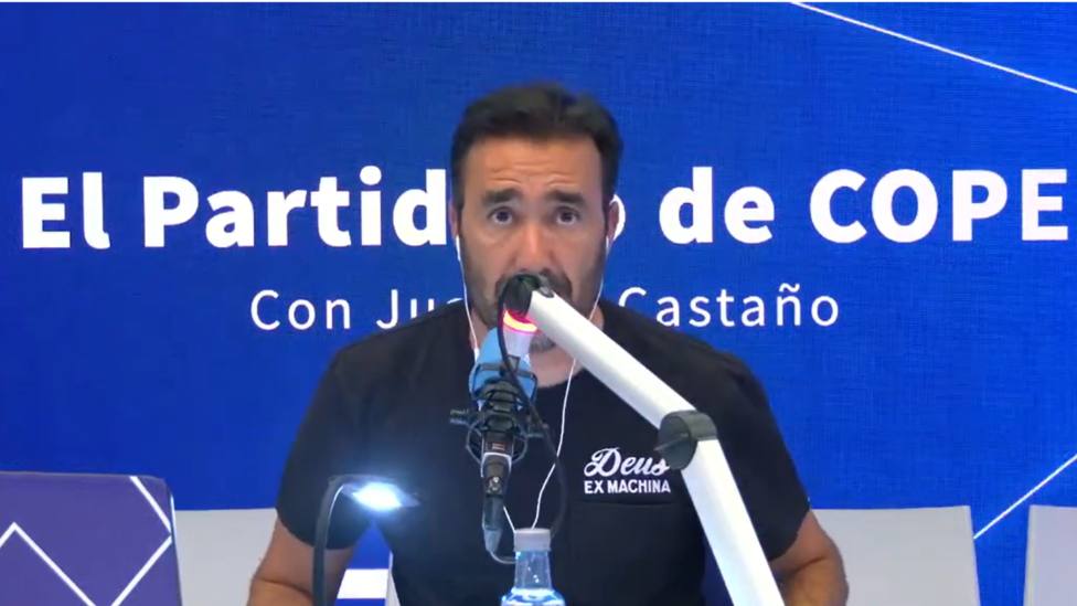 Juanma Castaño presentando El Partidazo de COPE