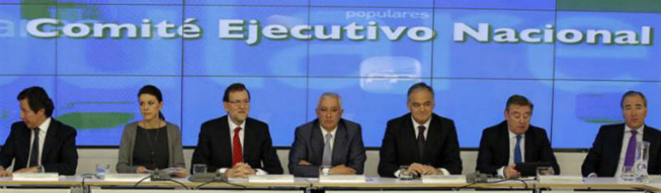 Mariano Rajoy y la dirección de los populares ante el Comité Nacional del PP. EFE