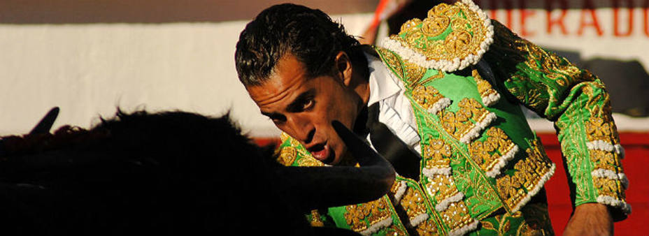 Iván Fandiño durante su actuación en el coso colombiano de Duitama. EFE