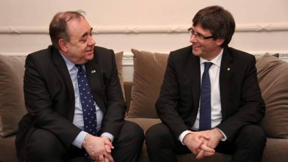 Alex Salmond manipuló la entrevista con Puigdemont