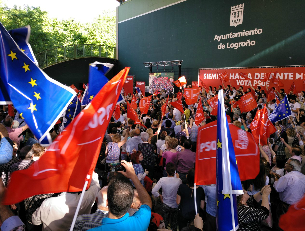 La llamada pared de izquierdas, el acto del PSOE de La Rioja en el frontón del Revellín