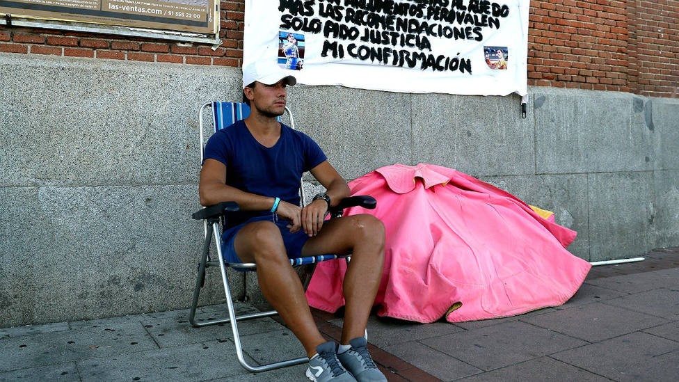 Luis Gerpe en la plaza de toros de Las Ventas, donde está realizando una huelga de hambre