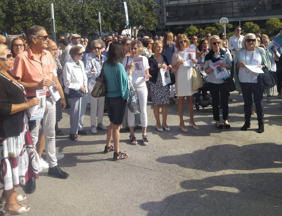 Participantes en la concentración de este domingo en la ciudad de A Coruña - FOTO: SOS Desaparecidos