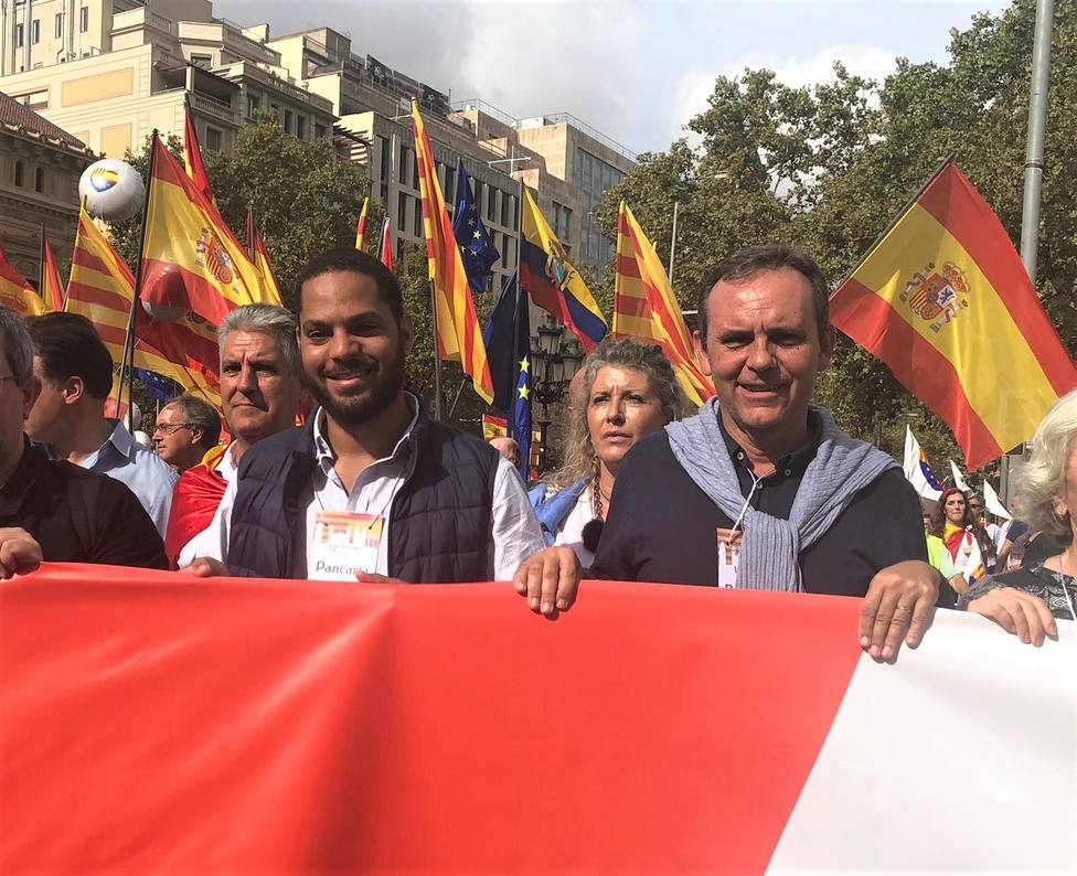 Garriga (Vox) pide al Gobierno frenar el estado de rebeldía absoluto de la Generalitat