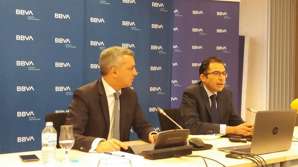 El director de BBVA del Sur, José Ballester, y el economista jefe de BBVA Miguel Cardoso