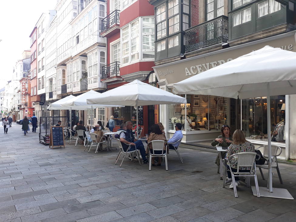 Terraza instalada en la calle Real de Ferrol