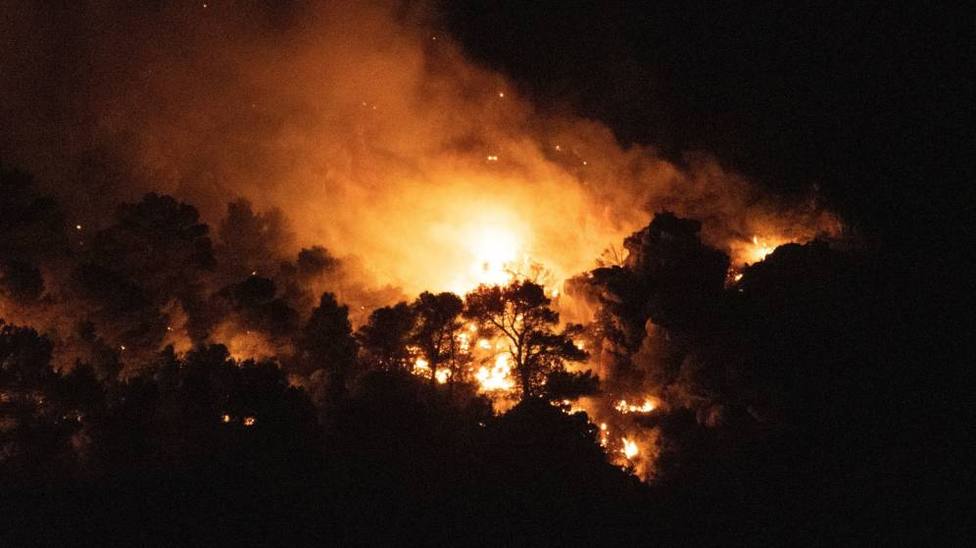 El Ministerio despliega seis medios aéreos al incendio de Quesada (Jaén)