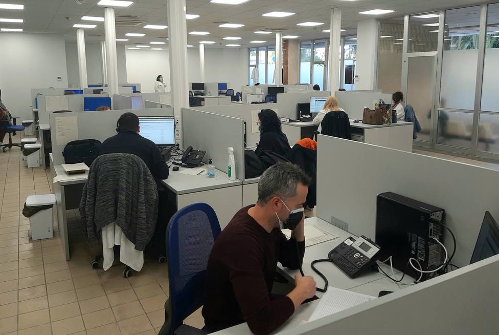 Así trabajan los rastreadores de Covid en el Hospital General de Alicante: 1.200 llamadas al día