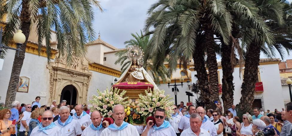 La Virgen de las Huertas regresa en procesión a su santuario tras una semana en San Cristóbal
