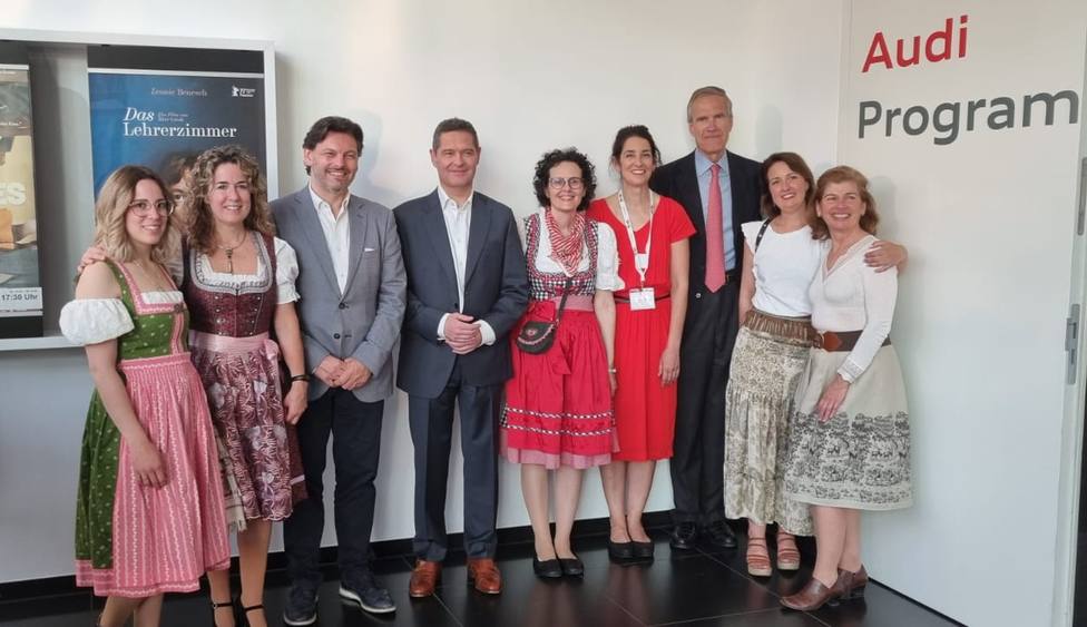 Miranda e o cónsul de España en Munic visitan o Audi Museum Mobile de Ingolstadt acompañando ao centro español de Ingolstadt