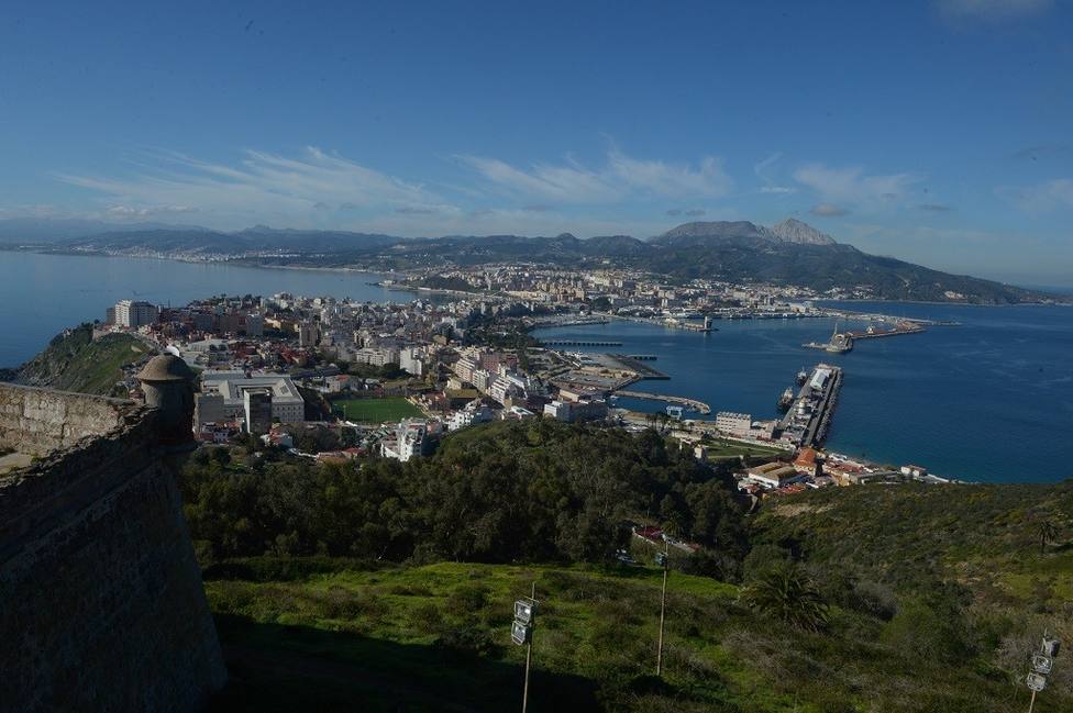 Ceuta, cuna y tumba de héroes, su muralla con foso navegable único en el mundo y su Virgen milagrosa