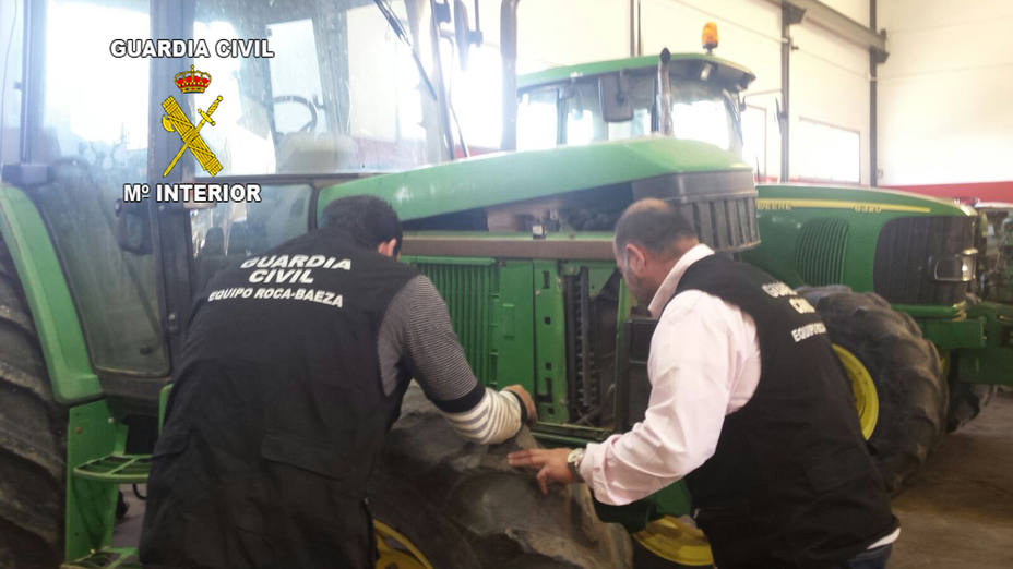 La Guardia Civil recupera dos tractores valorados en 40.000 euros