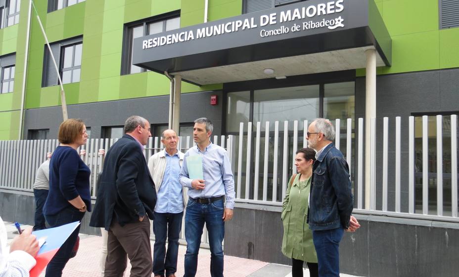 Alcalde y Presidente Diputación visitan residencia de mayores