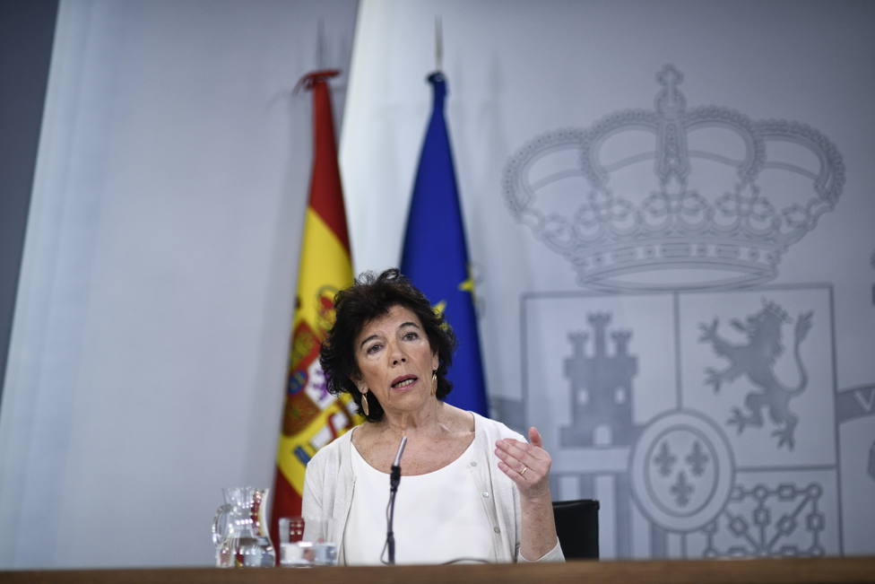 Celaá indica que una EBAU única en España invadiría competencias autonómicas